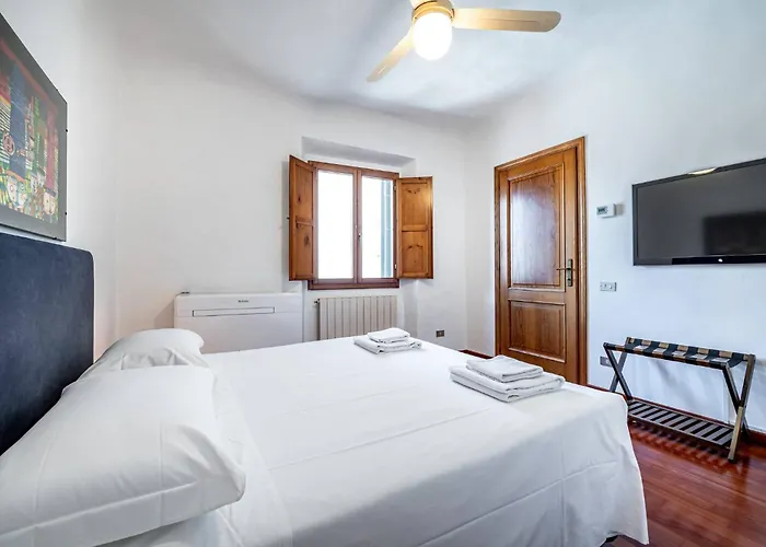 Daire Yd Stylish San Frediano Retreat Floransa